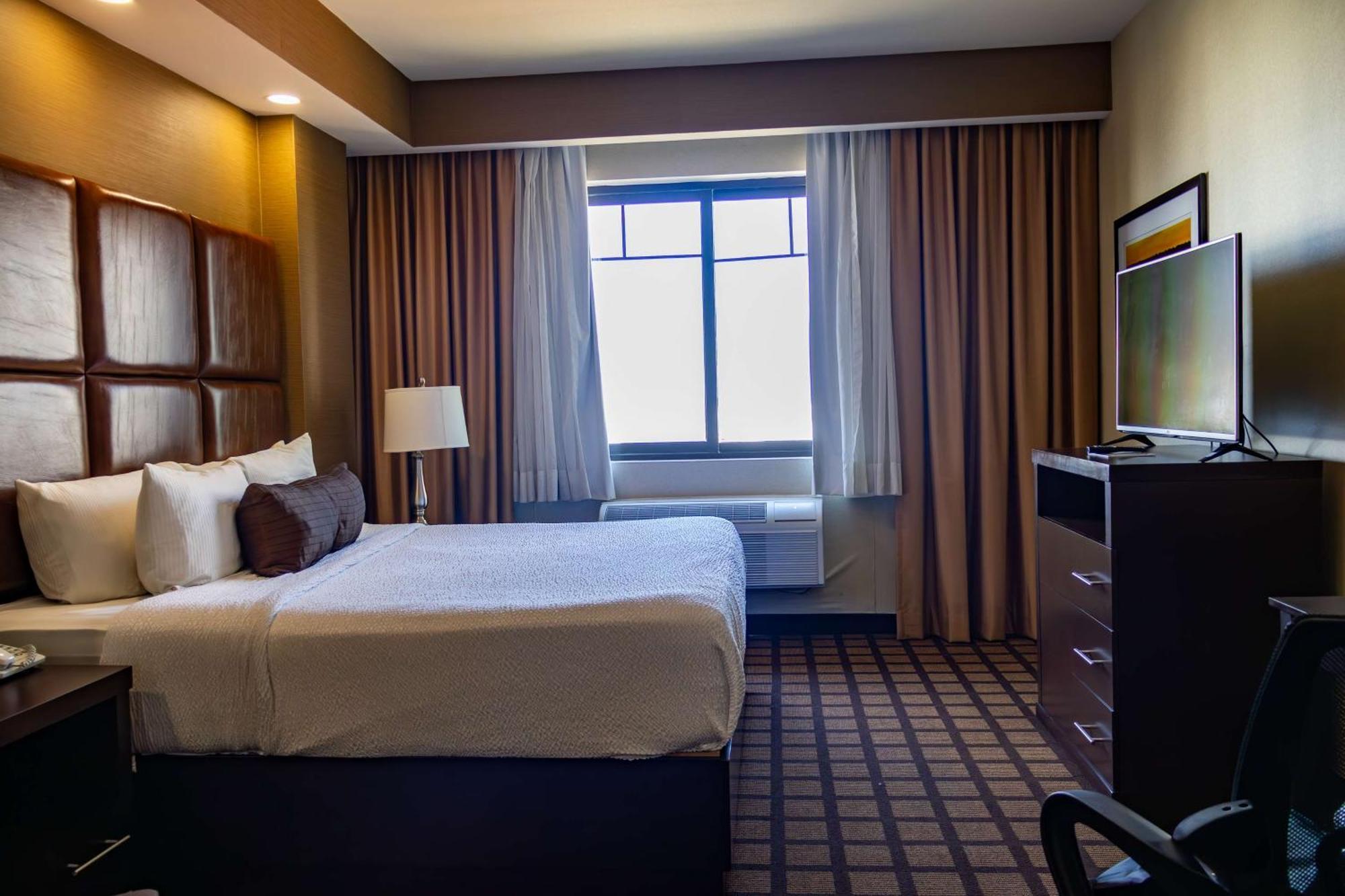 Best Western Premier Monterrey Aeropuerto Apodaca Eksteriør billede A typical bedroom in a typical hotel