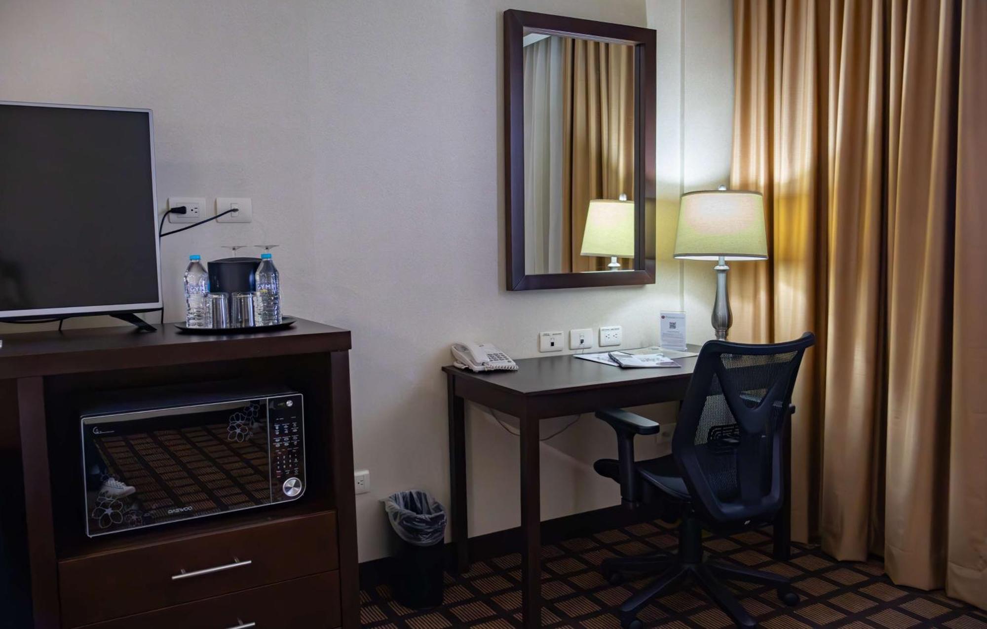 Best Western Premier Monterrey Aeropuerto Apodaca Eksteriør billede A typical room at the hotel