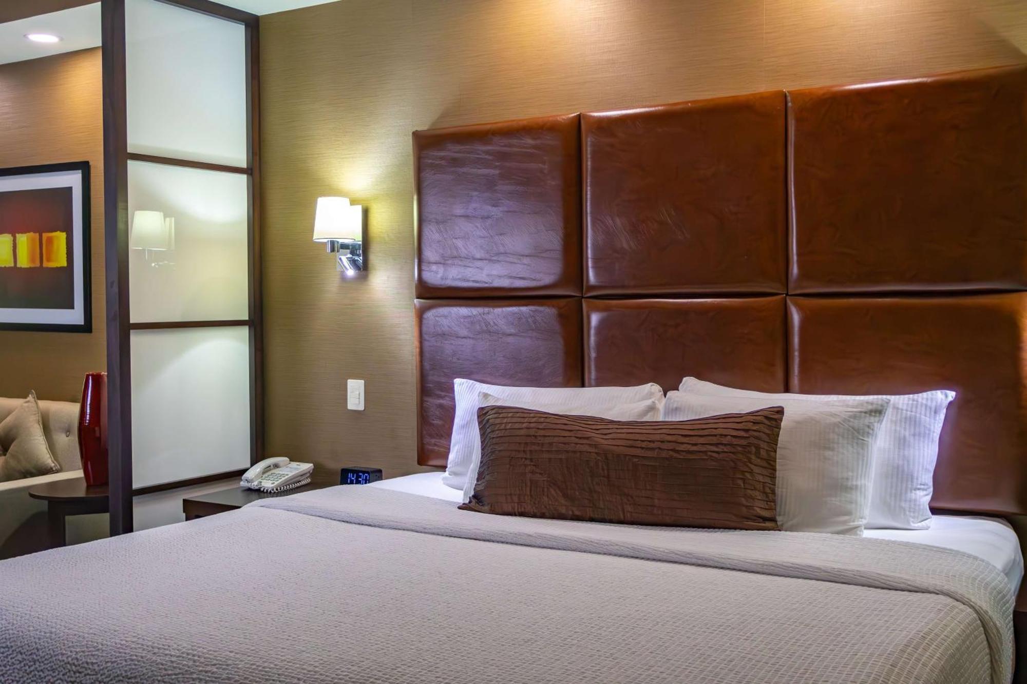 Best Western Premier Monterrey Aeropuerto Apodaca Eksteriør billede A typical bedroom at the Residence Inn