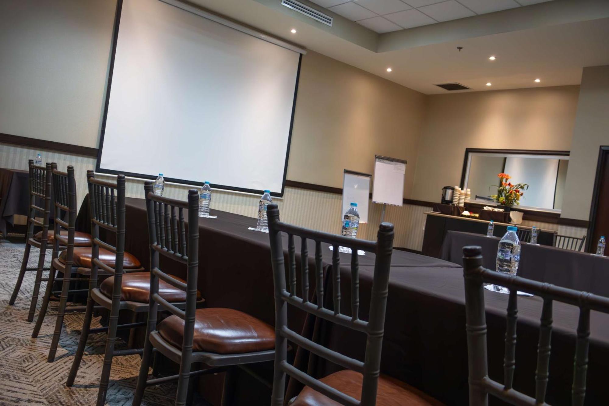 Best Western Premier Monterrey Aeropuerto Apodaca Eksteriør billede A meeting room at the hotel
