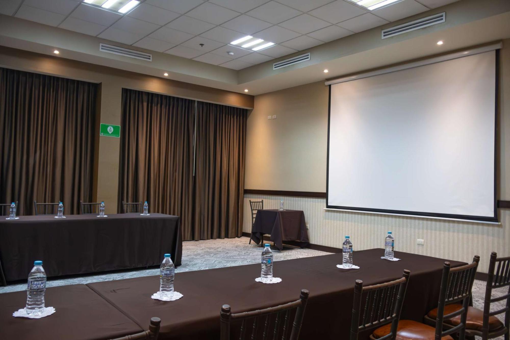 Best Western Premier Monterrey Aeropuerto Apodaca Eksteriør billede Meeting room