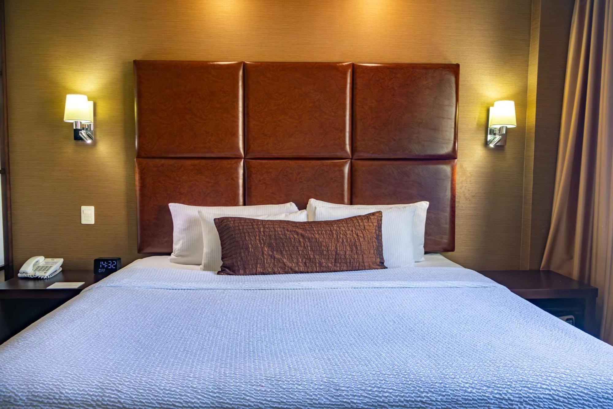 Best Western Premier Monterrey Aeropuerto Apodaca Eksteriør billede A bed