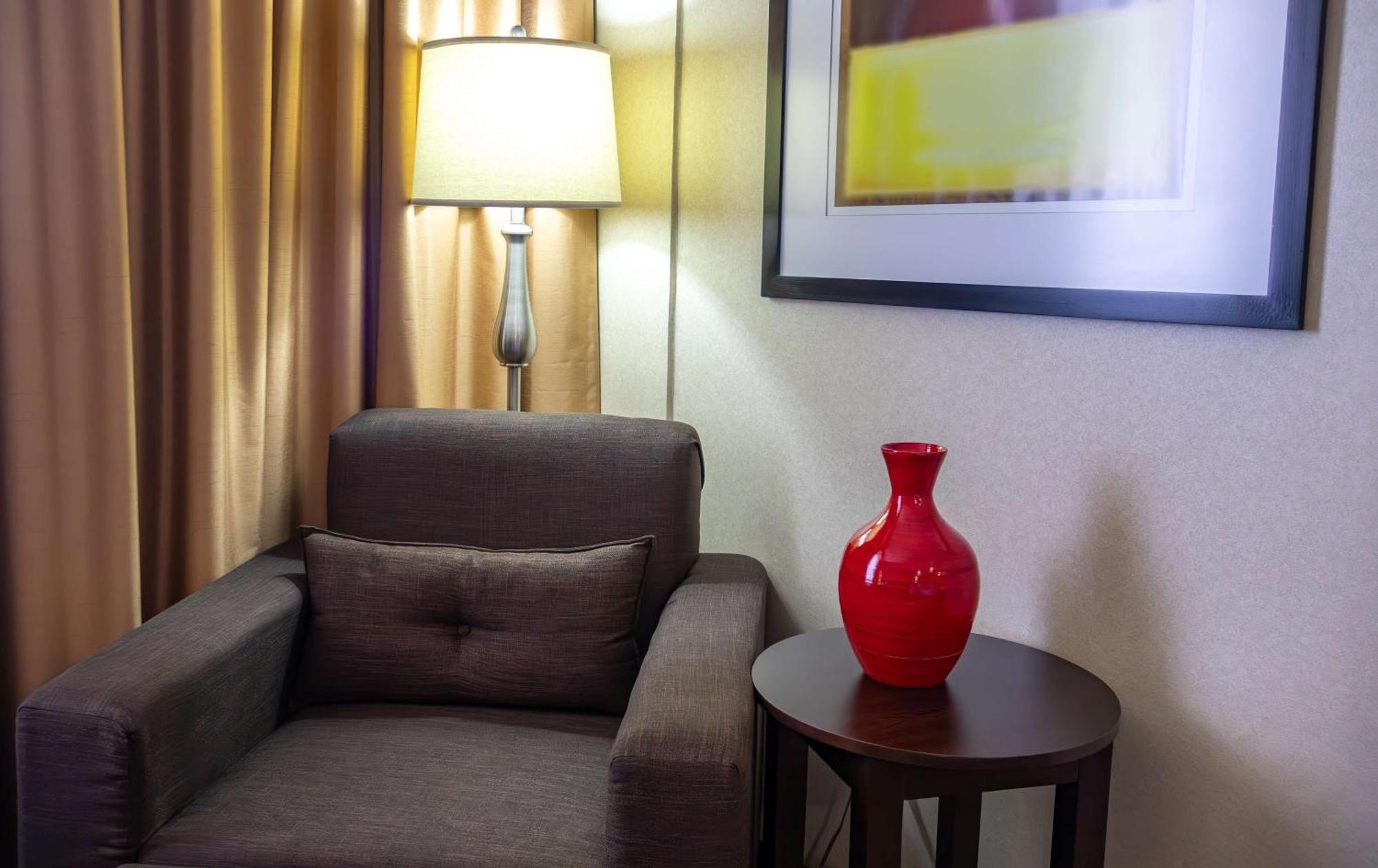 Best Western Premier Monterrey Aeropuerto Apodaca Eksteriør billede A vase on a table