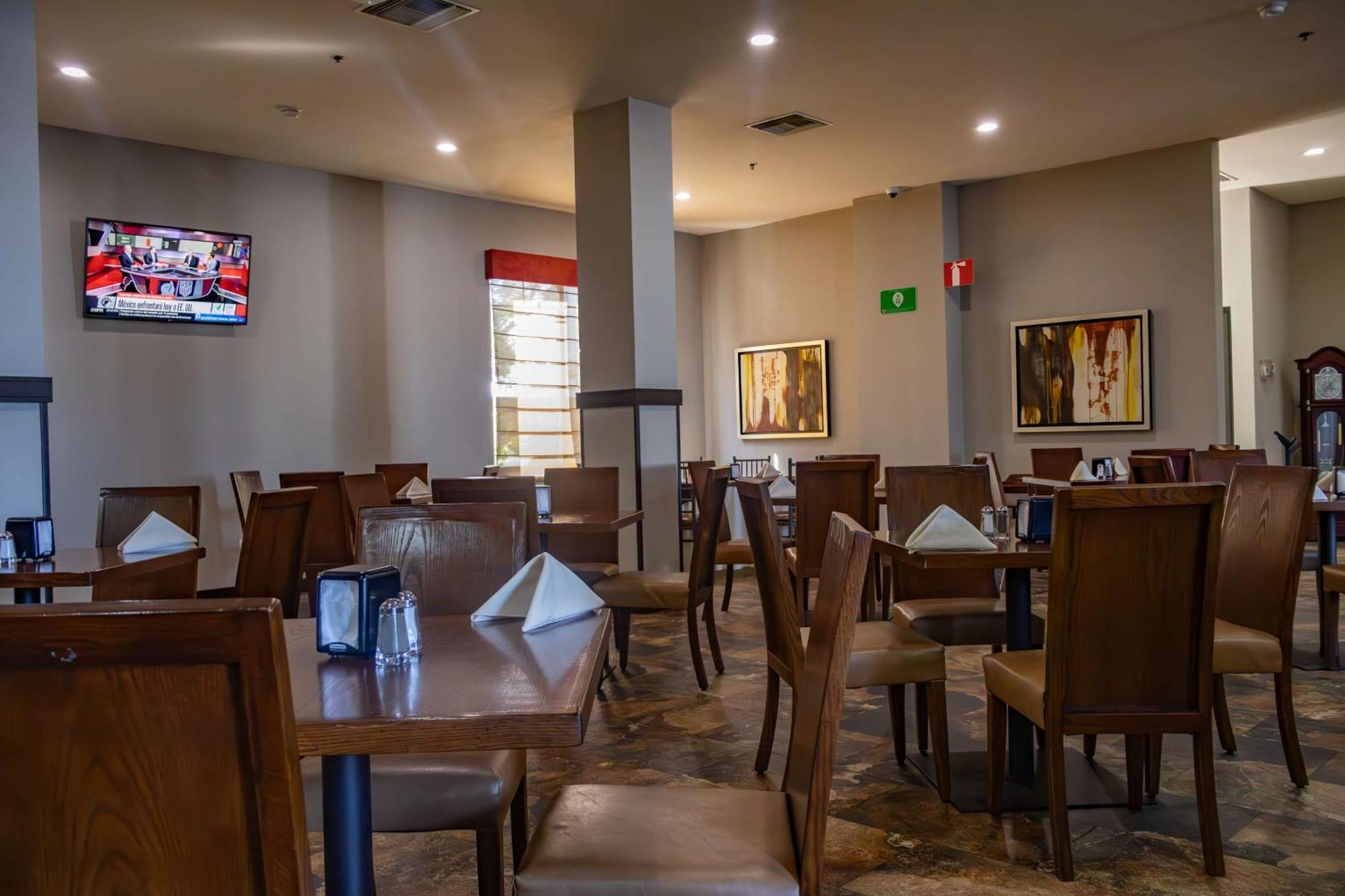 Best Western Premier Monterrey Aeropuerto Apodaca Eksteriør billede The dining room at the restaurant
